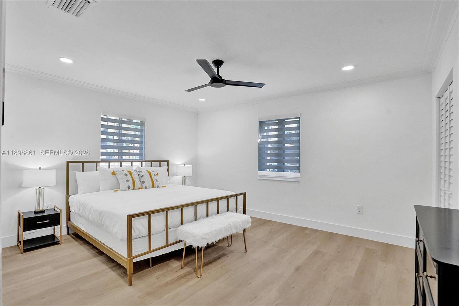 HOLLYWOOD LAKES SECTION - Residential