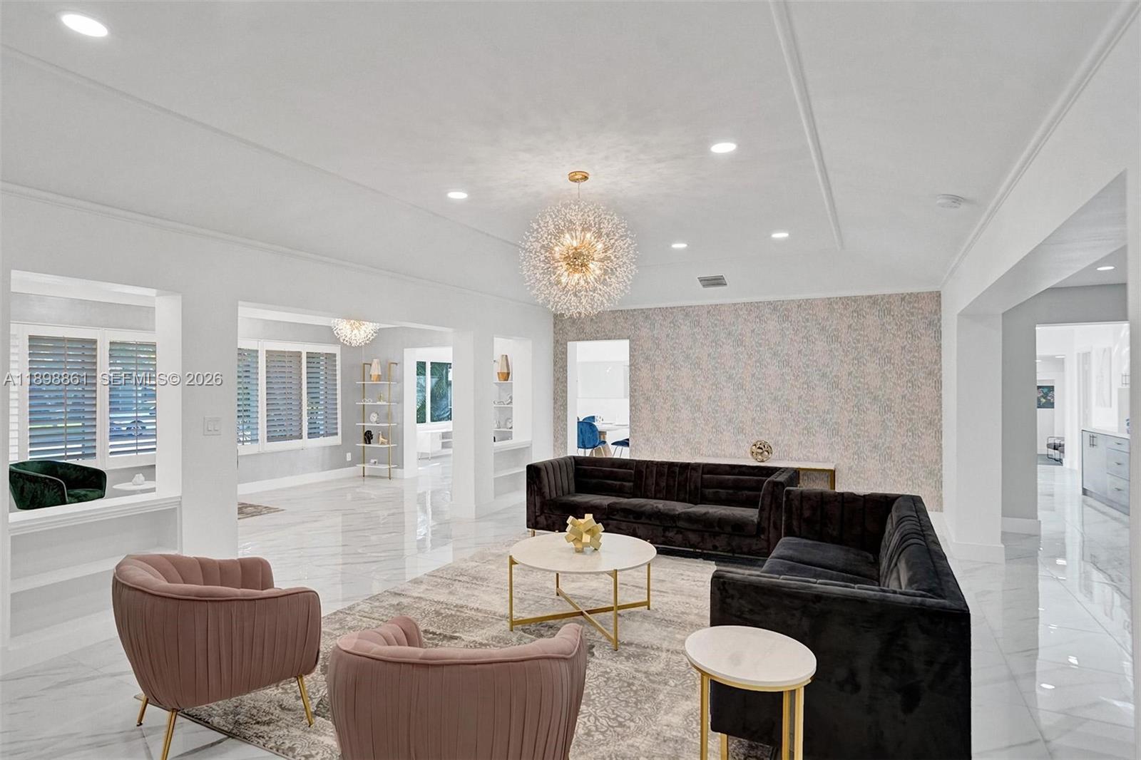 HOLLYWOOD LAKES SECTION - Residential
