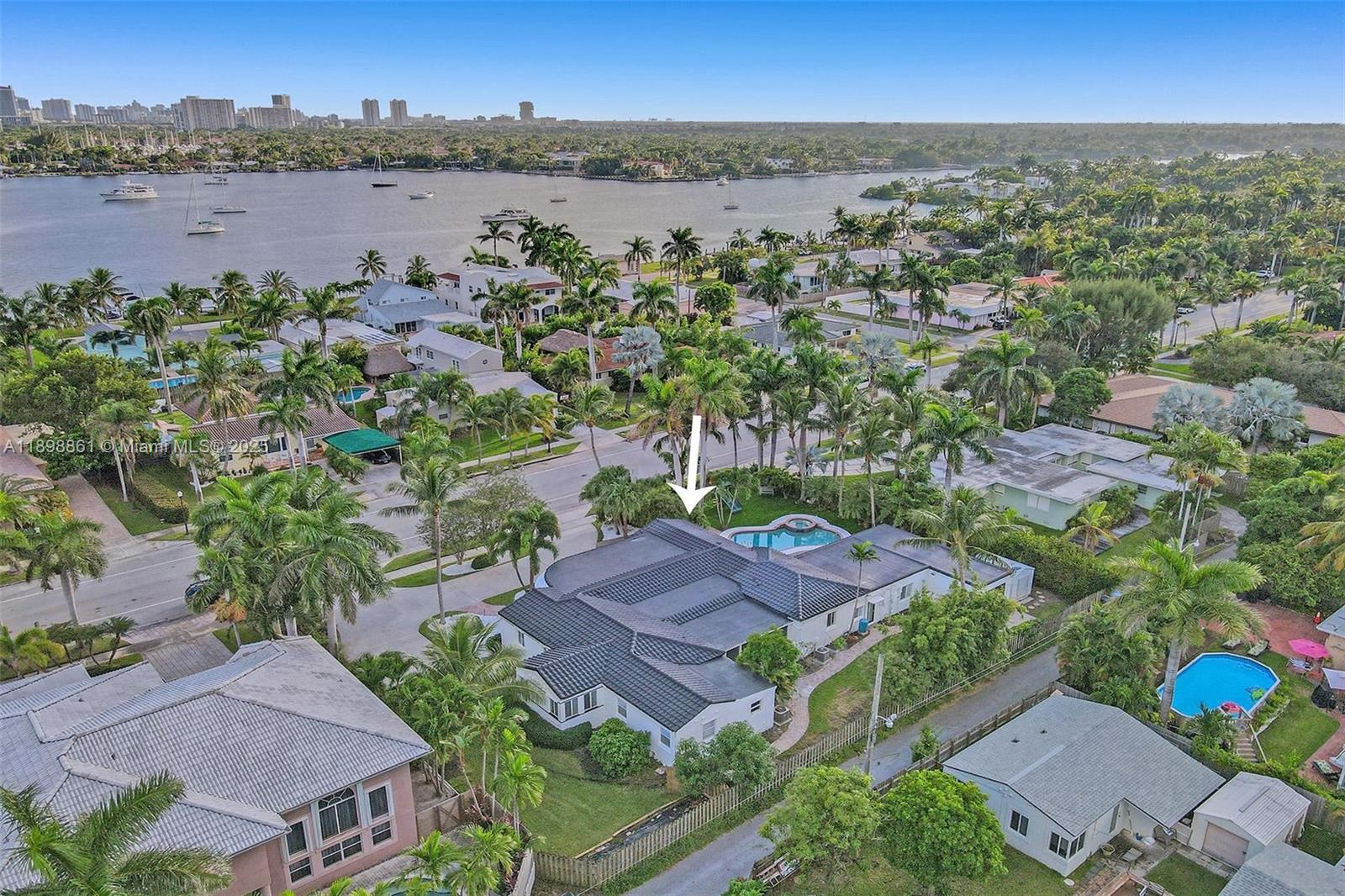 HOLLYWOOD LAKES SECTION - Residential