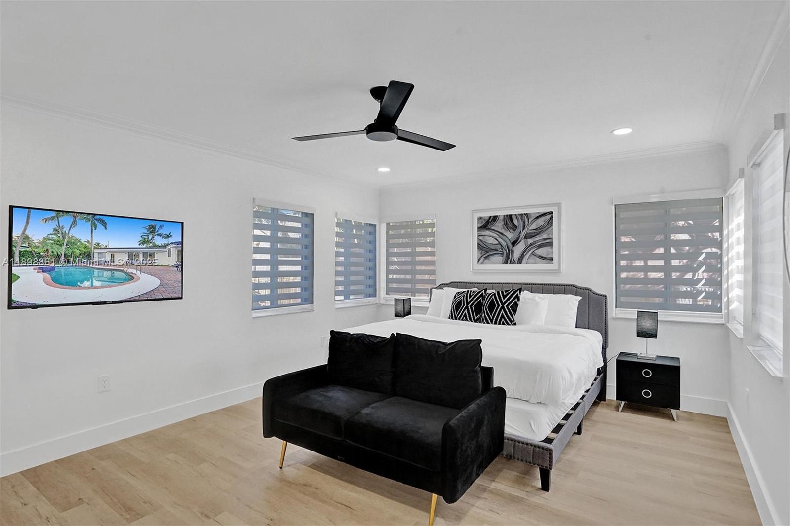 HOLLYWOOD LAKES SECTION - Residential