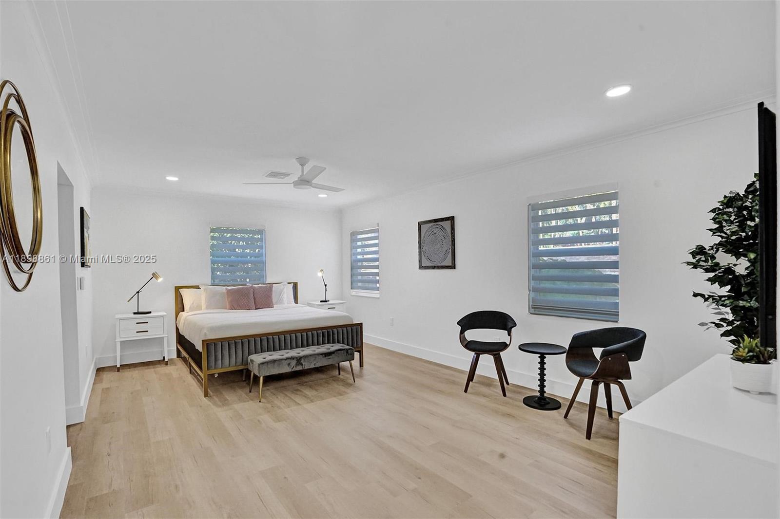 HOLLYWOOD LAKES SECTION - Residential