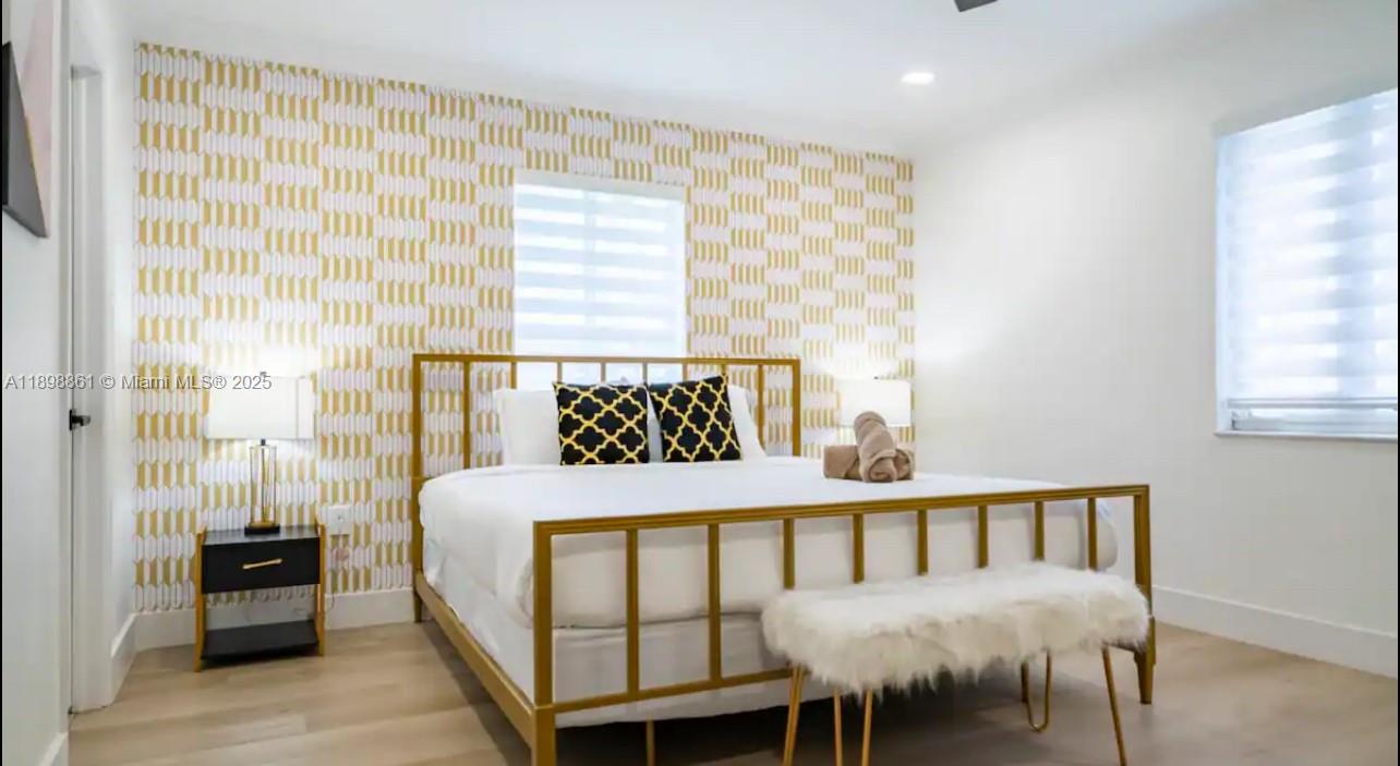 HOLLYWOOD LAKES SECTION - Residential