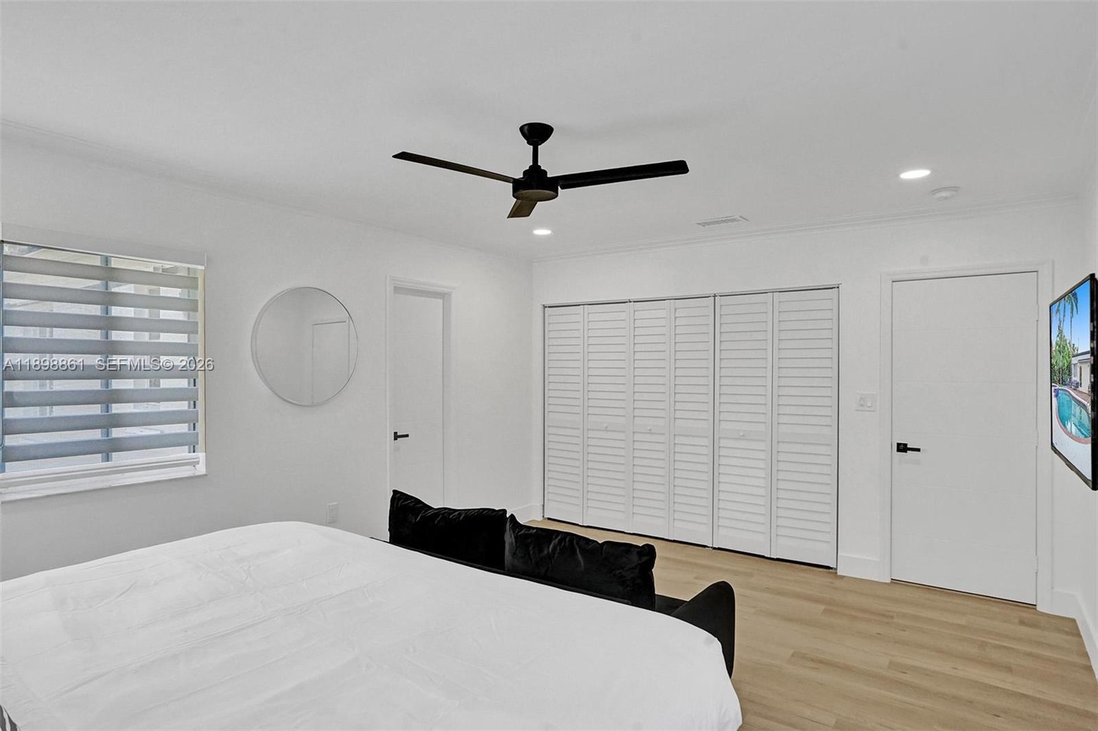 HOLLYWOOD LAKES SECTION - Residential