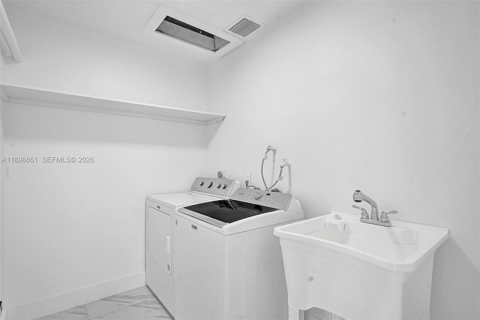 HOLLYWOOD LAKES SECTION - Residential