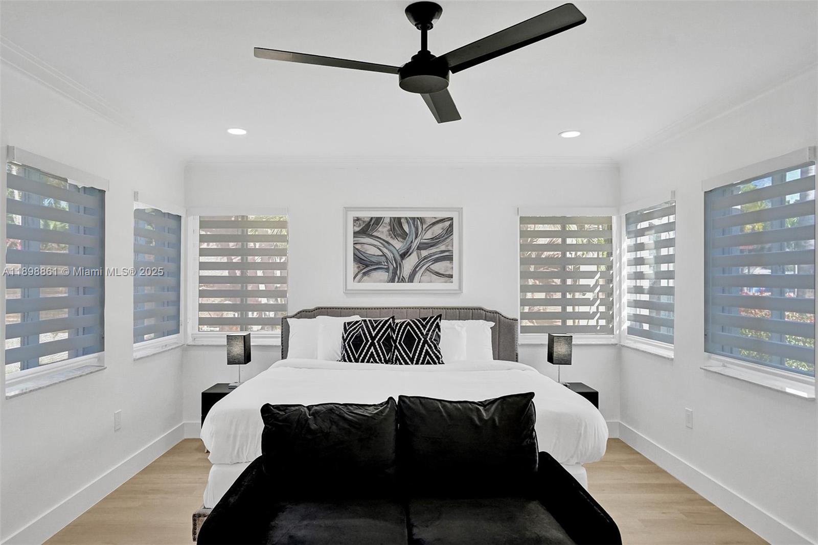 HOLLYWOOD LAKES SECTION - Residential