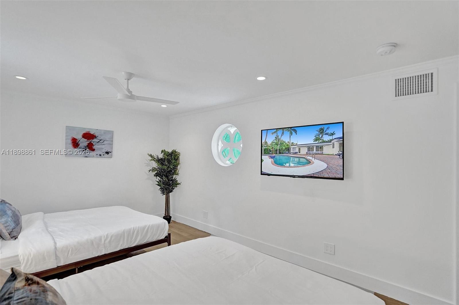 HOLLYWOOD LAKES SECTION - Residential