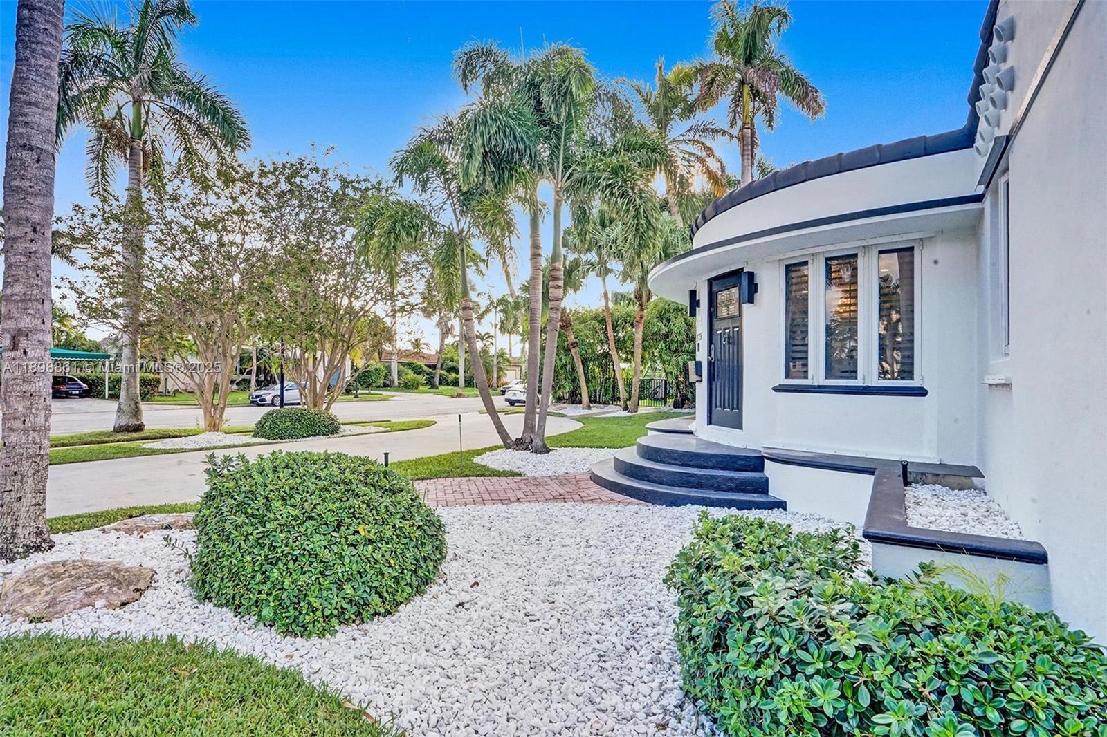 HOLLYWOOD LAKES SECTION - Residential