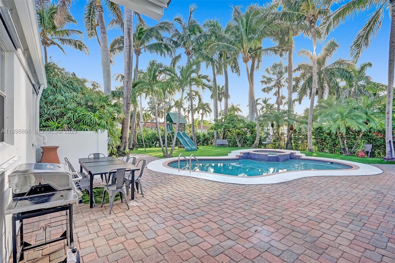 HOLLYWOOD LAKES SECTION - Residential
