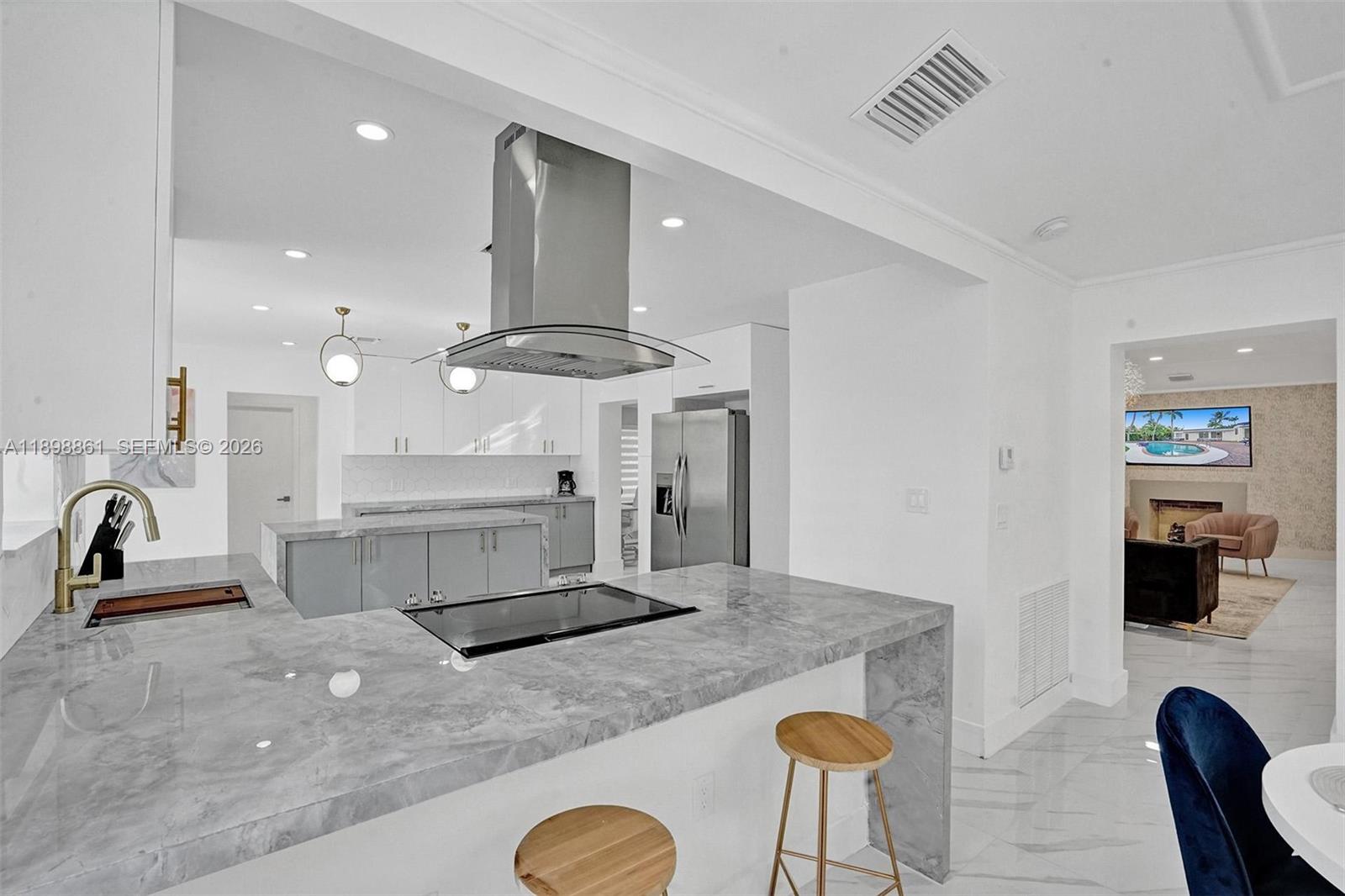 HOLLYWOOD LAKES SECTION - Residential