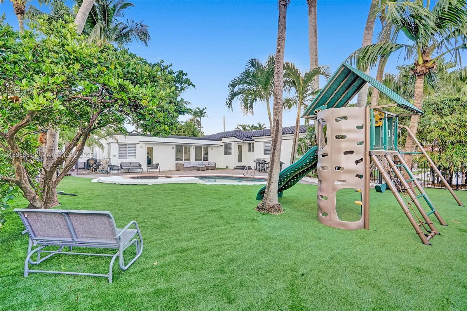 HOLLYWOOD LAKES SECTION - Residential