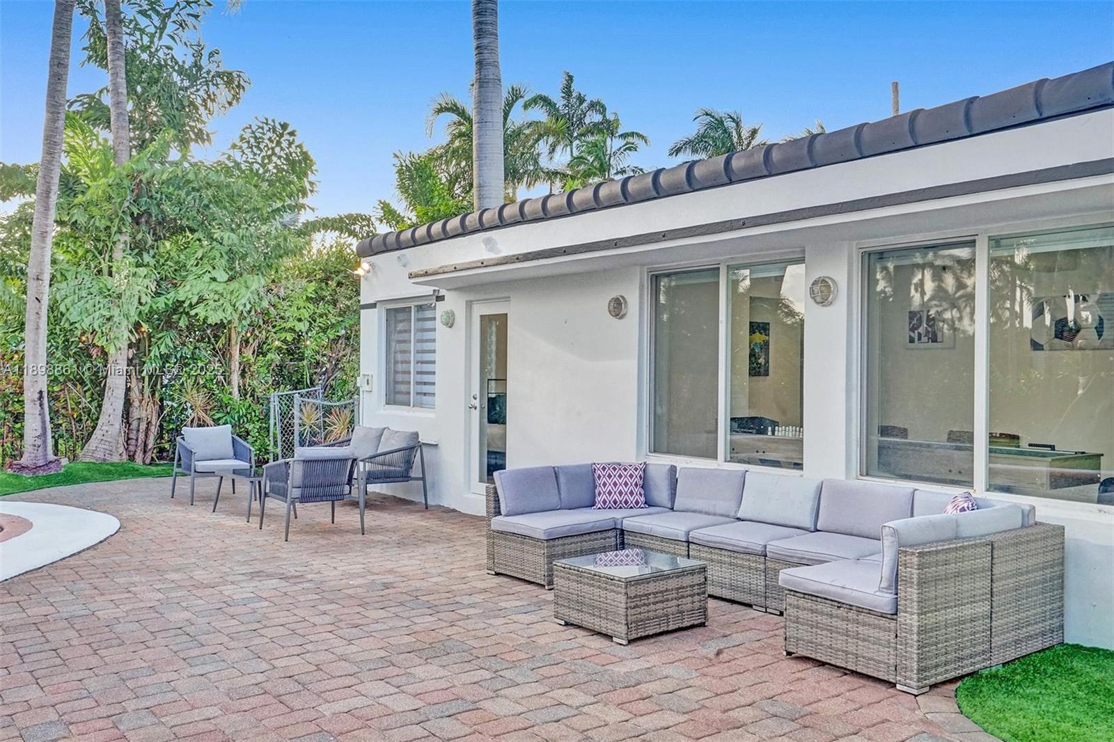 HOLLYWOOD LAKES SECTION - Residential