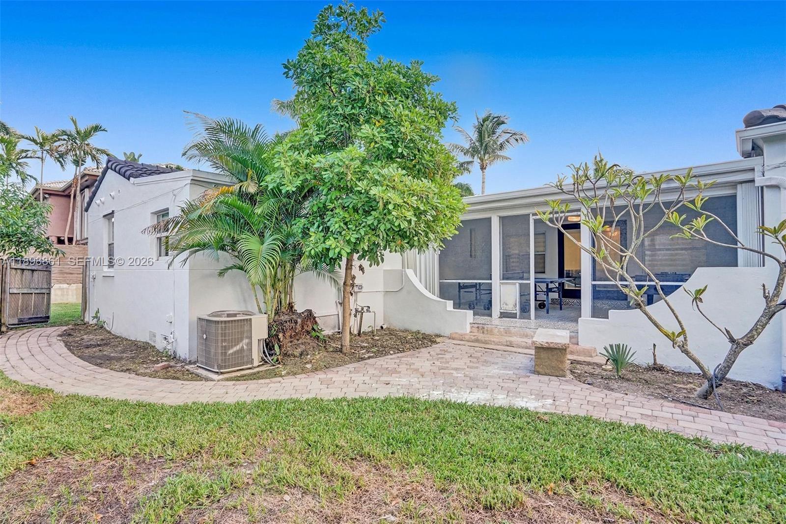 HOLLYWOOD LAKES SECTION - Residential