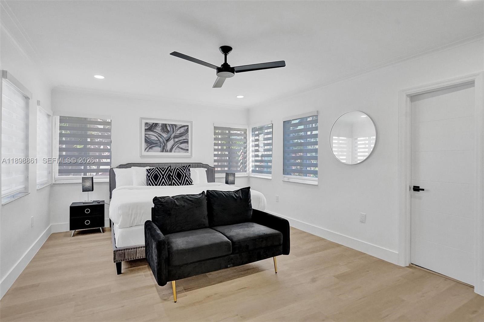 HOLLYWOOD LAKES SECTION - Residential