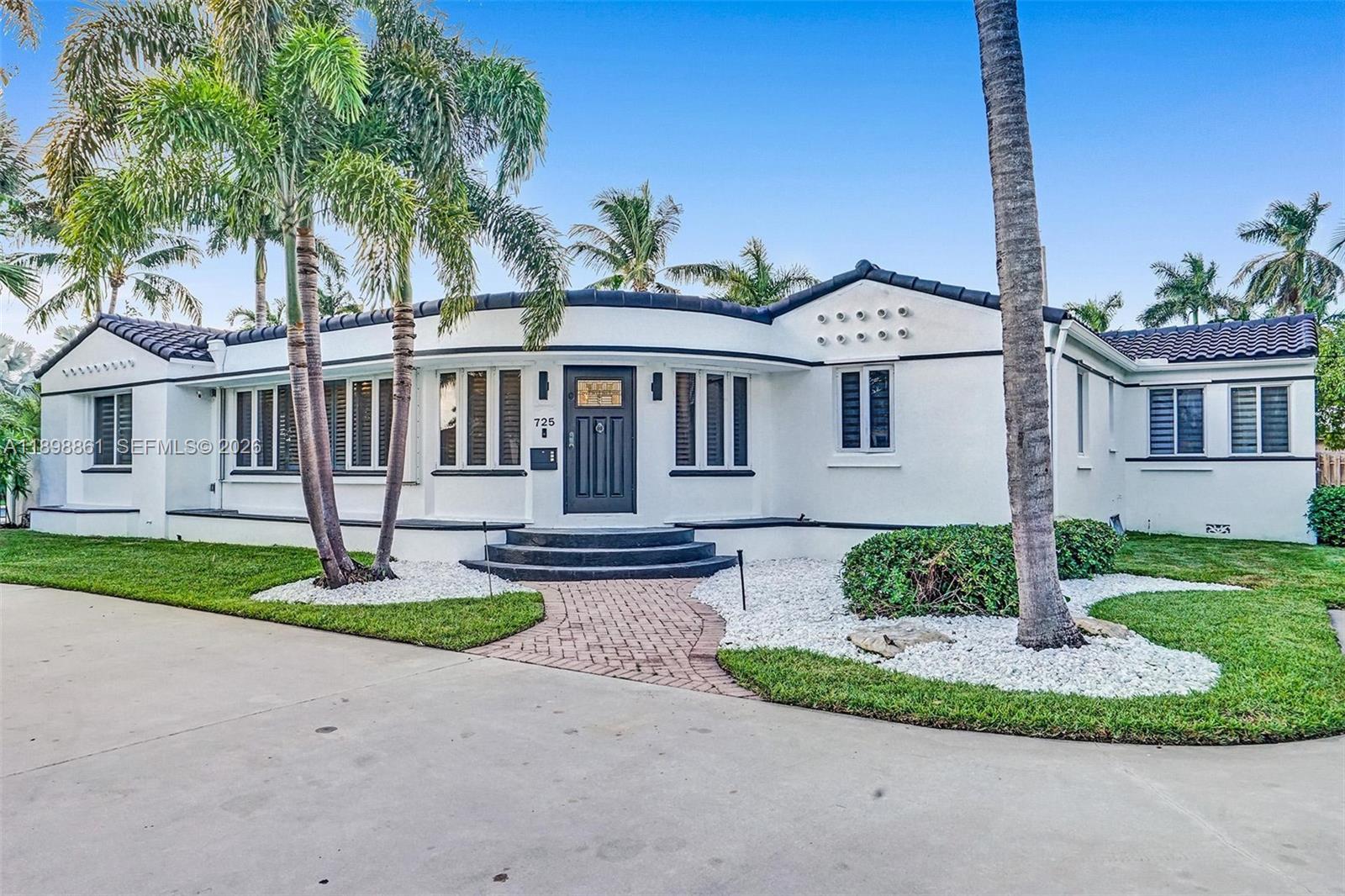 HOLLYWOOD LAKES SECTION - Residential
