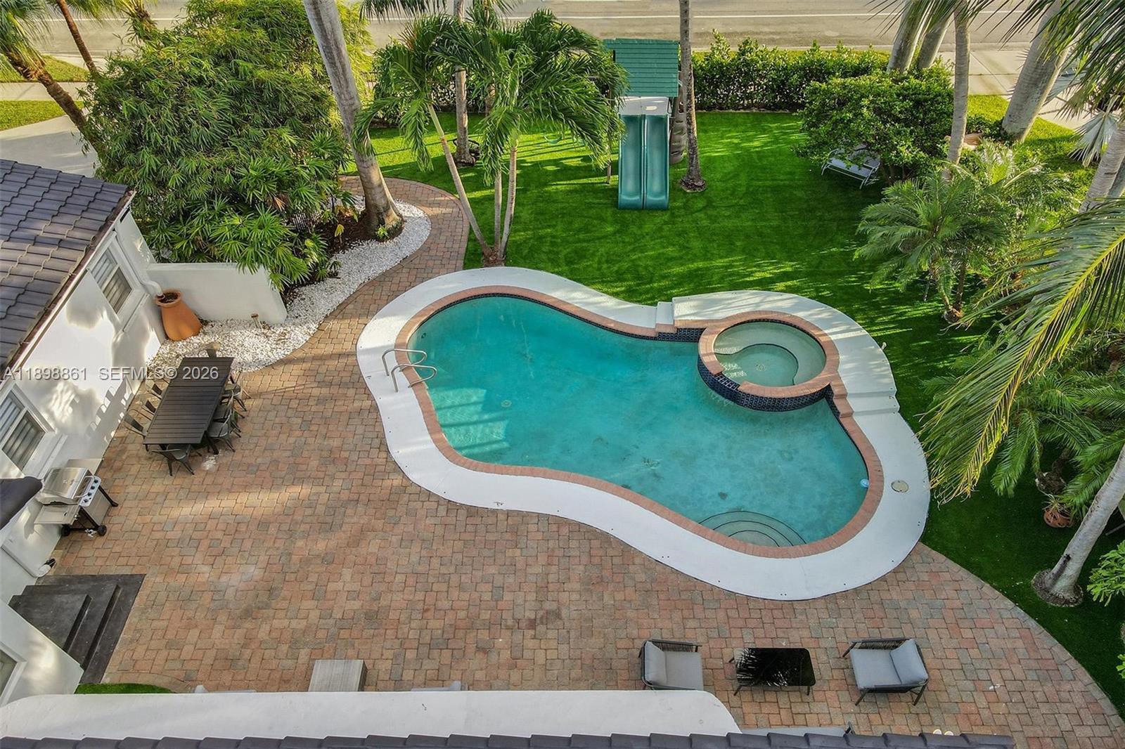 HOLLYWOOD LAKES SECTION - Residential