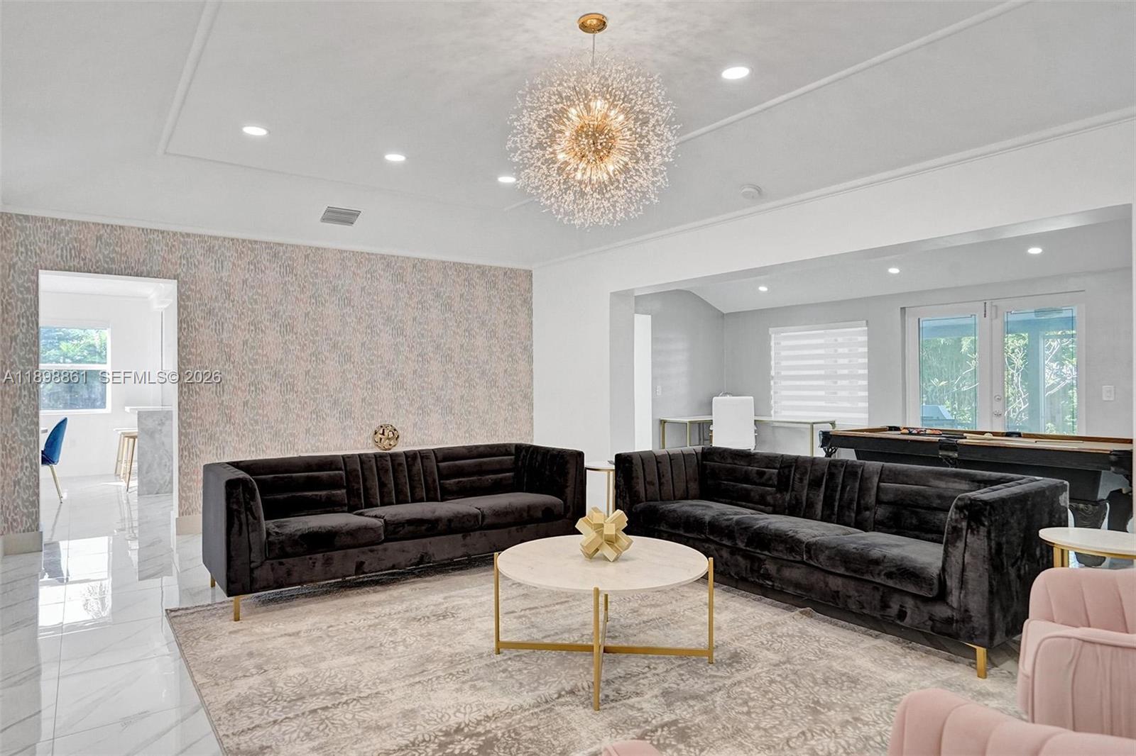 HOLLYWOOD LAKES SECTION - Residential