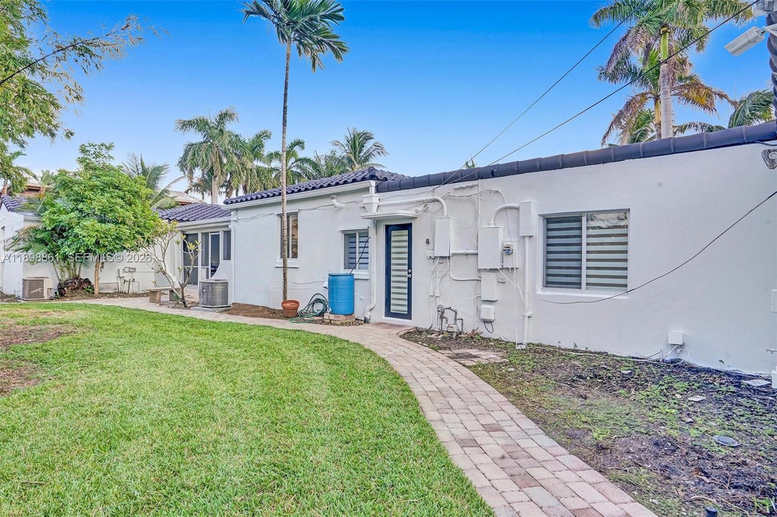 HOLLYWOOD LAKES SECTION - Residential
