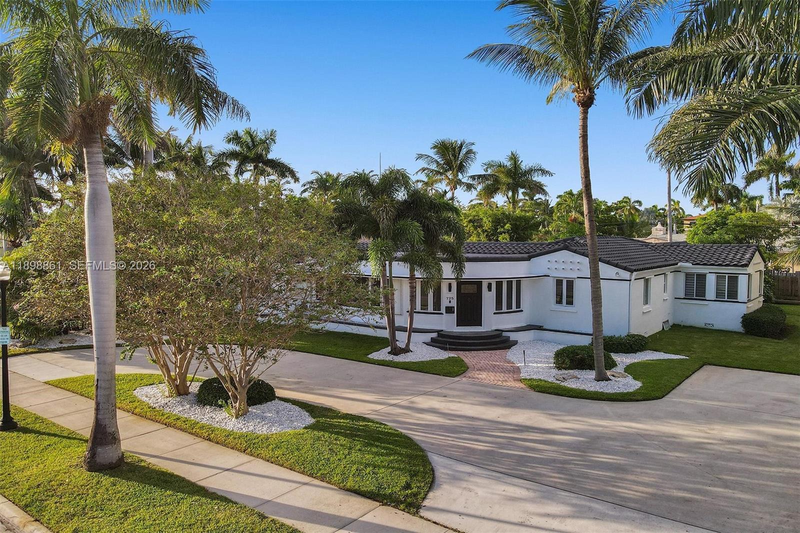 HOLLYWOOD LAKES SECTION - Residential