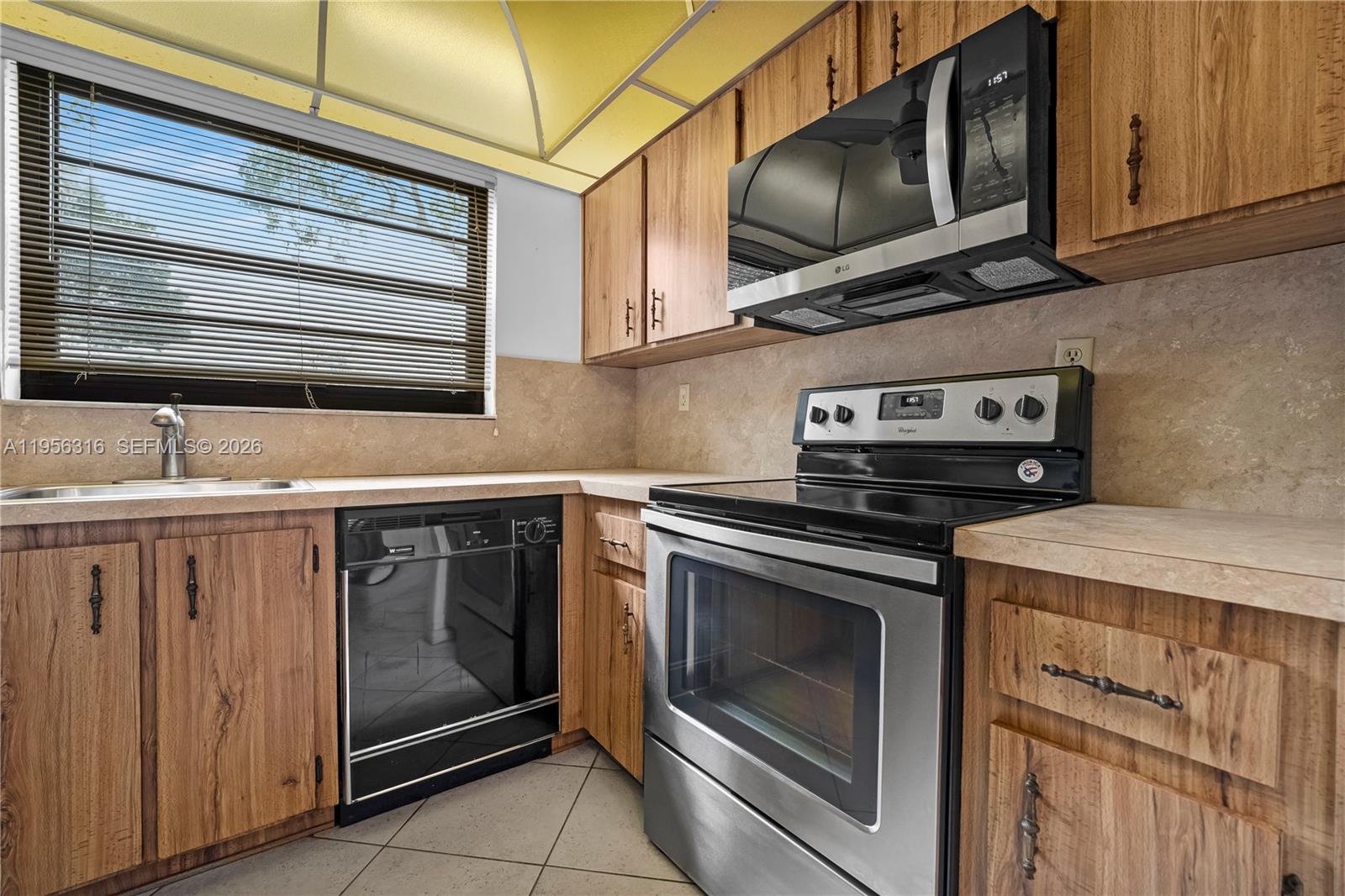 COLONY POINT 6 CONDO - Residential