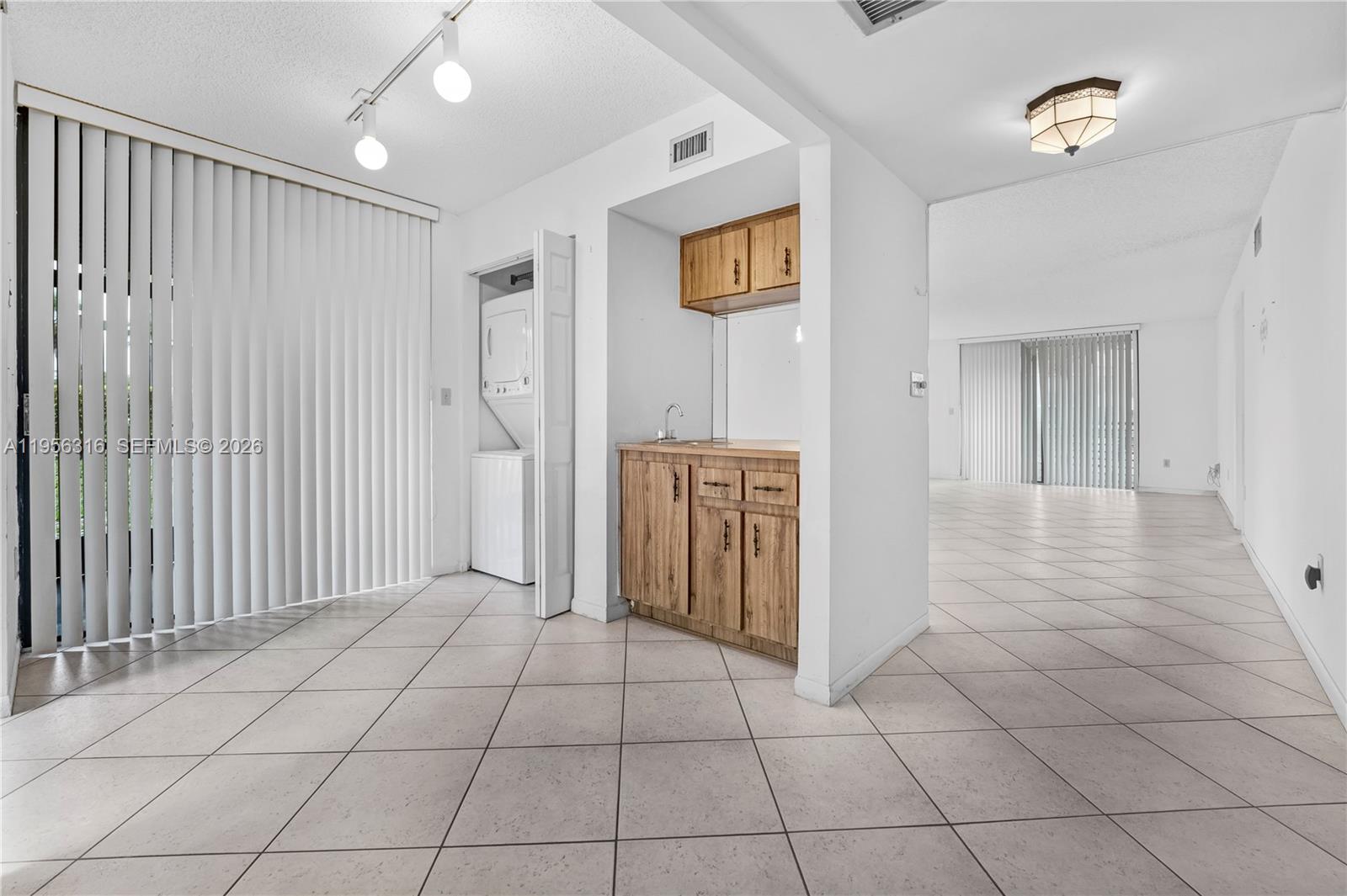 COLONY POINT 6 CONDO - Residential