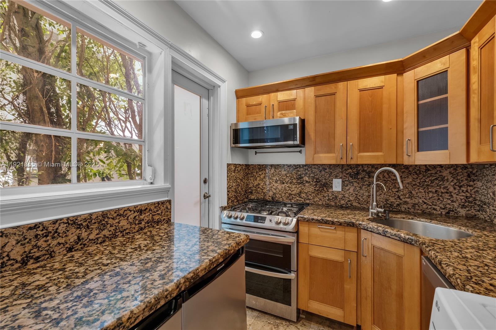 1605 Lenox Ave 1605-5