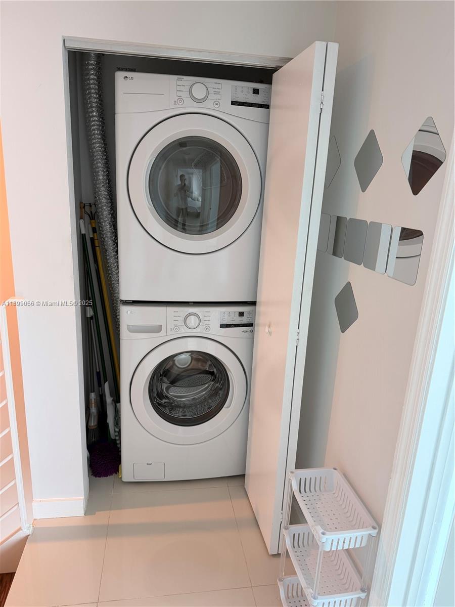 INFINITY AT BRICKELL COND - Residential Lease