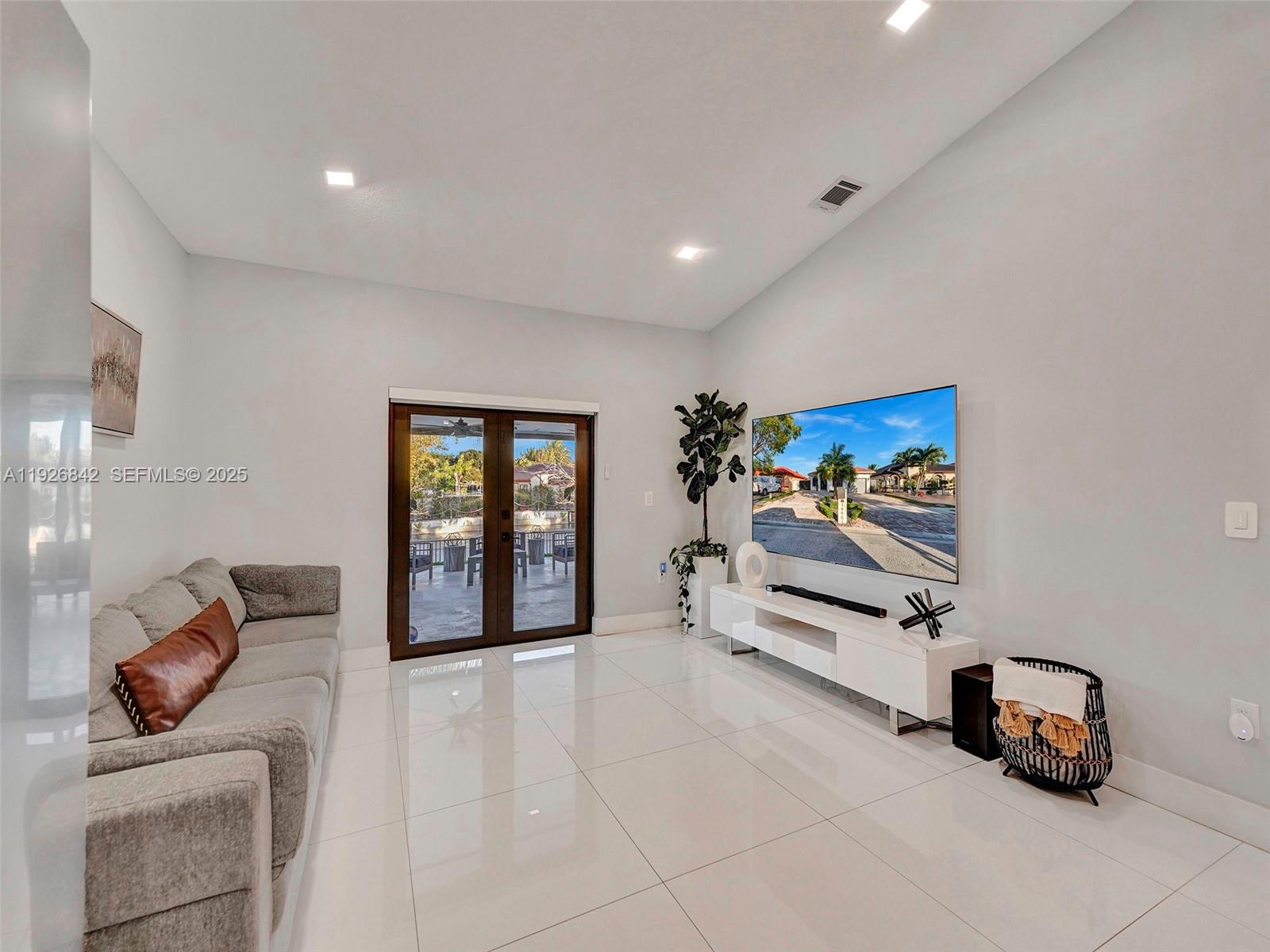 NORTH PALM ESTATES HOMES - Residential