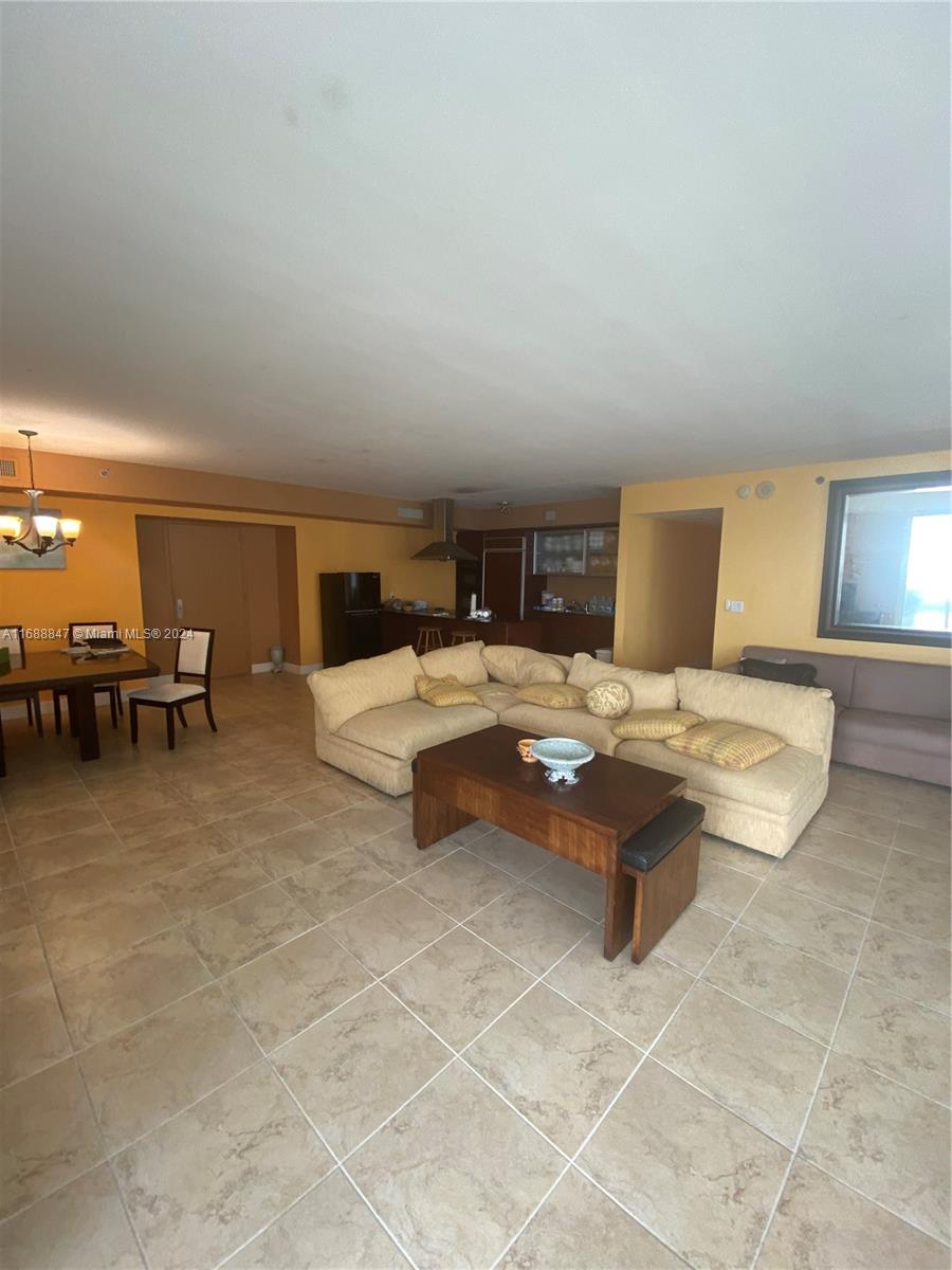 1850 S Ocean Dr 810