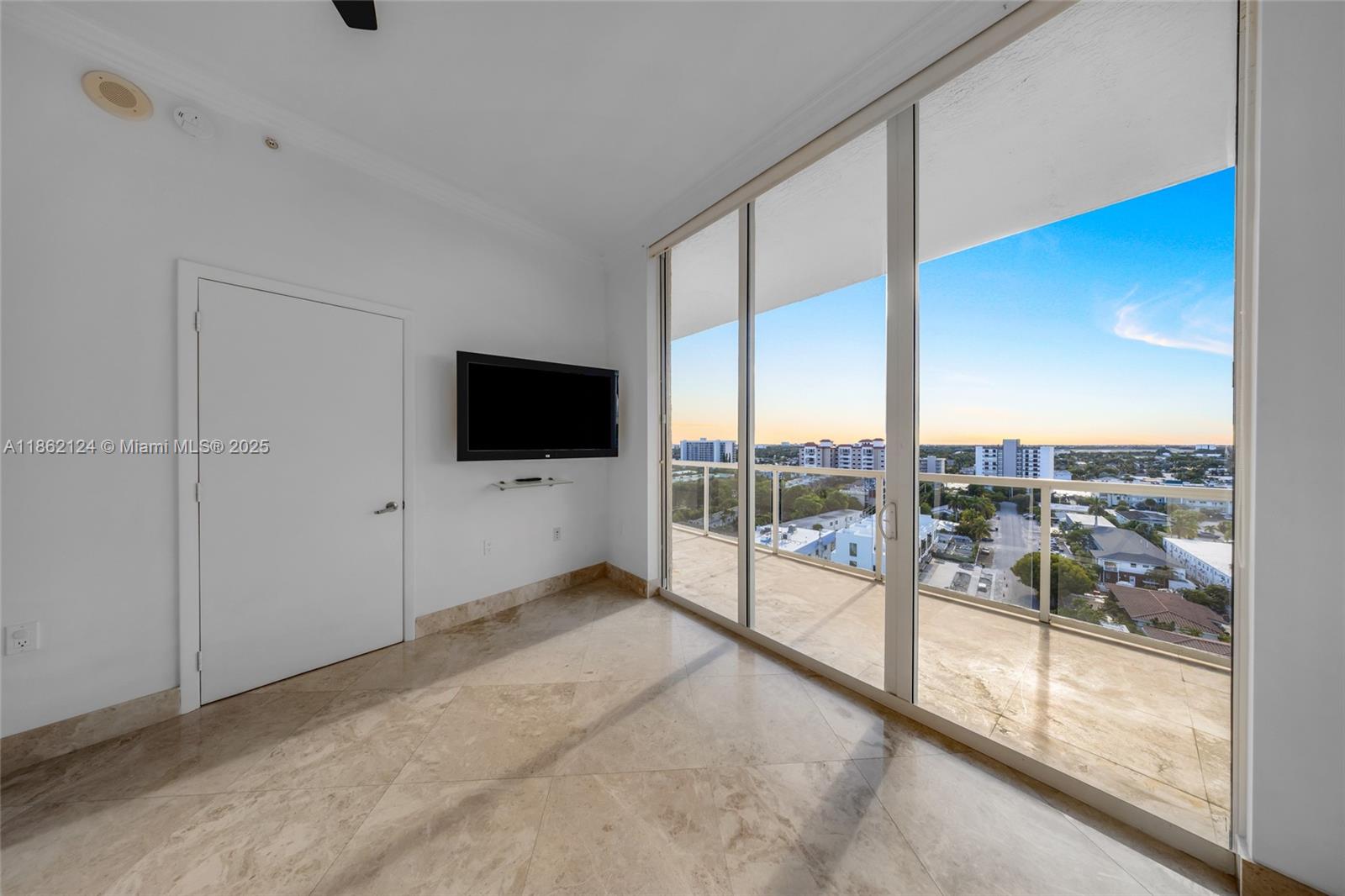 LUNA OCEAN RESIDENCES CON - Residential Lease