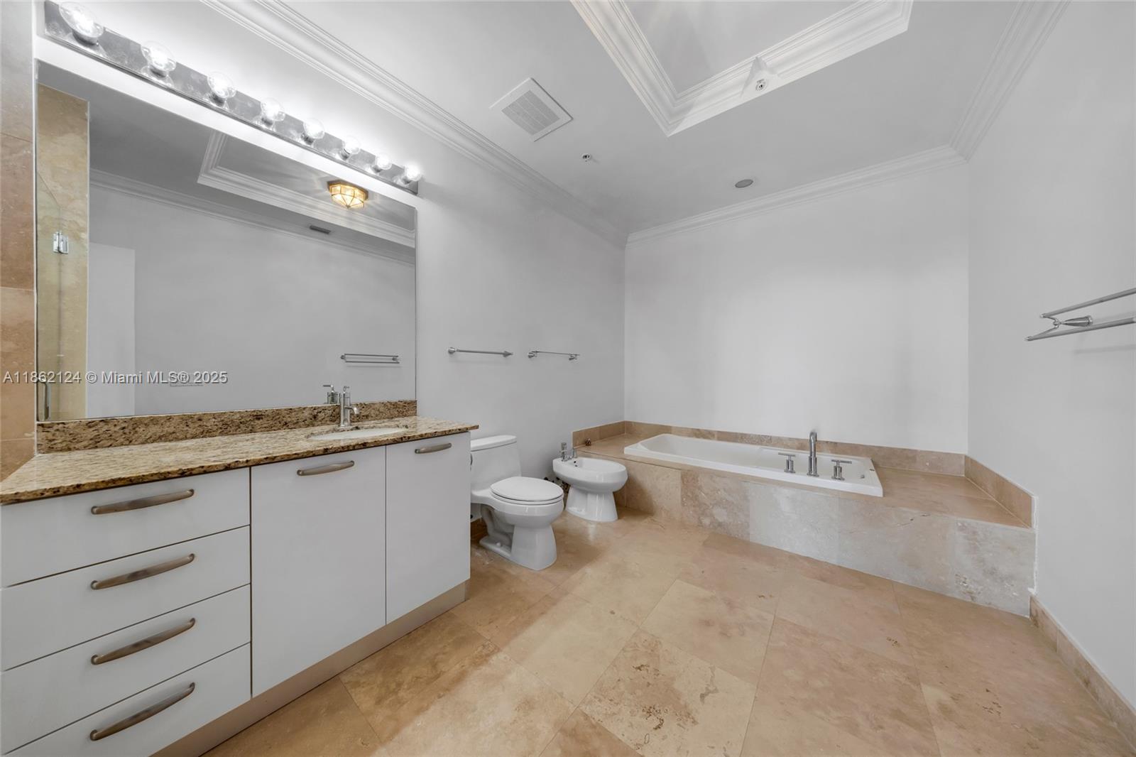 LUNA OCEAN RESIDENCES CON - Residential Lease