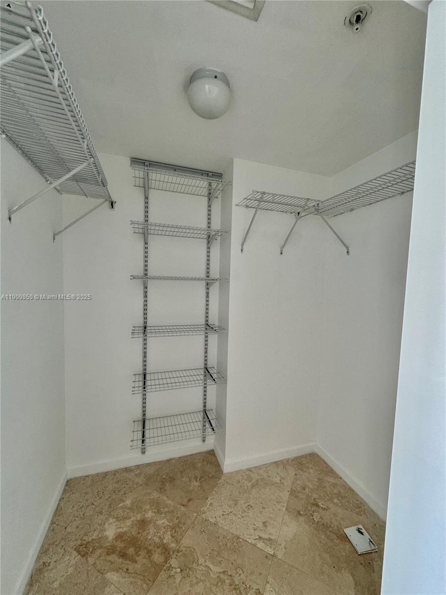 VENTURE AT AVENTURA EAST - Residential Lease