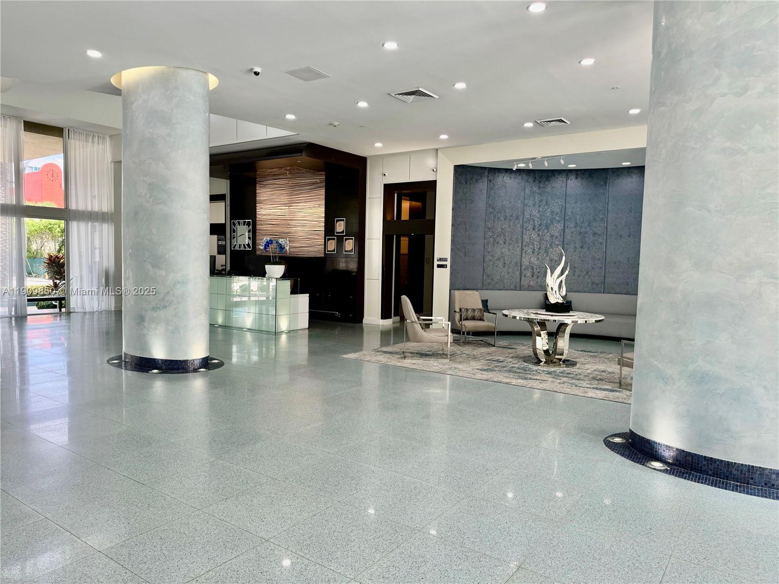 VENTURE AT AVENTURA EAST - Residential Lease