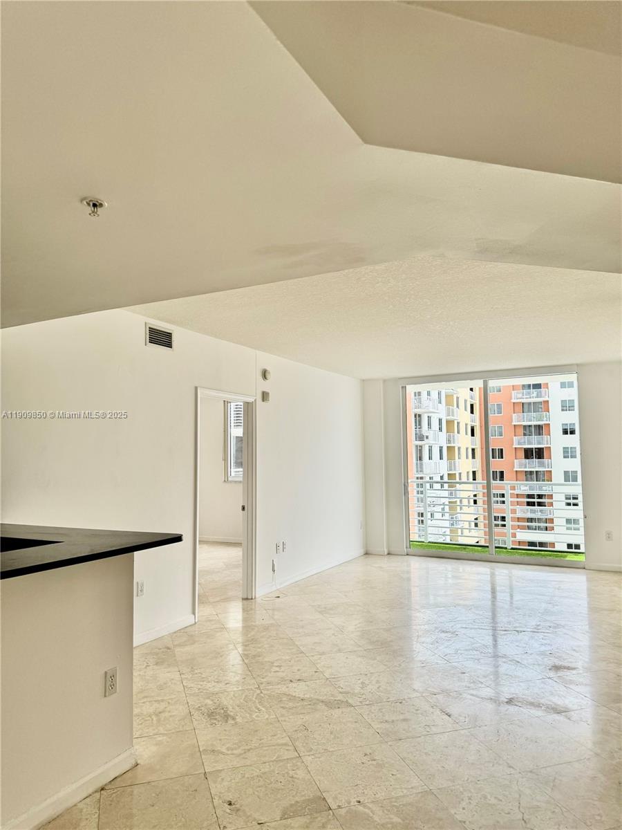 VENTURE AT AVENTURA EAST - Residential Lease