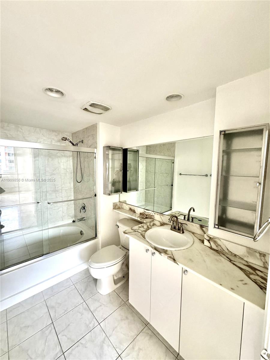 VENTURE AT AVENTURA EAST - Residential Lease