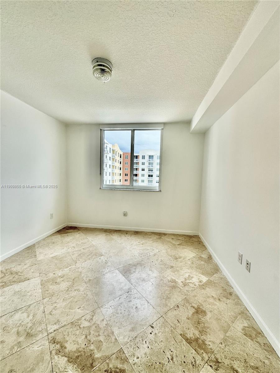 VENTURE AT AVENTURA EAST - Residential Lease