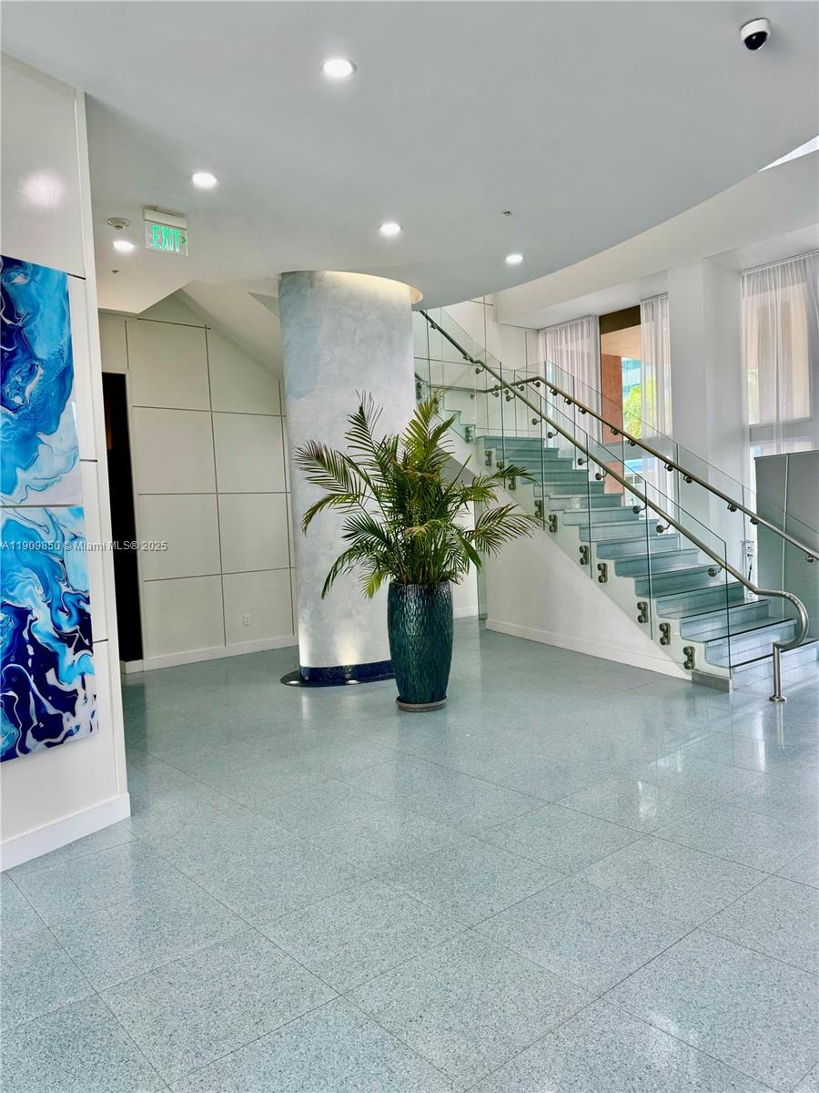 VENTURE AT AVENTURA EAST - Residential Lease