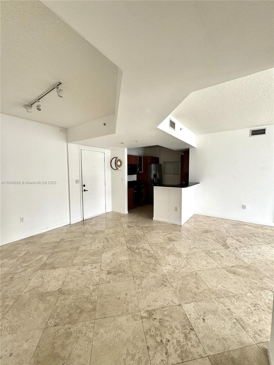 VENTURE AT AVENTURA EAST - Residential Lease