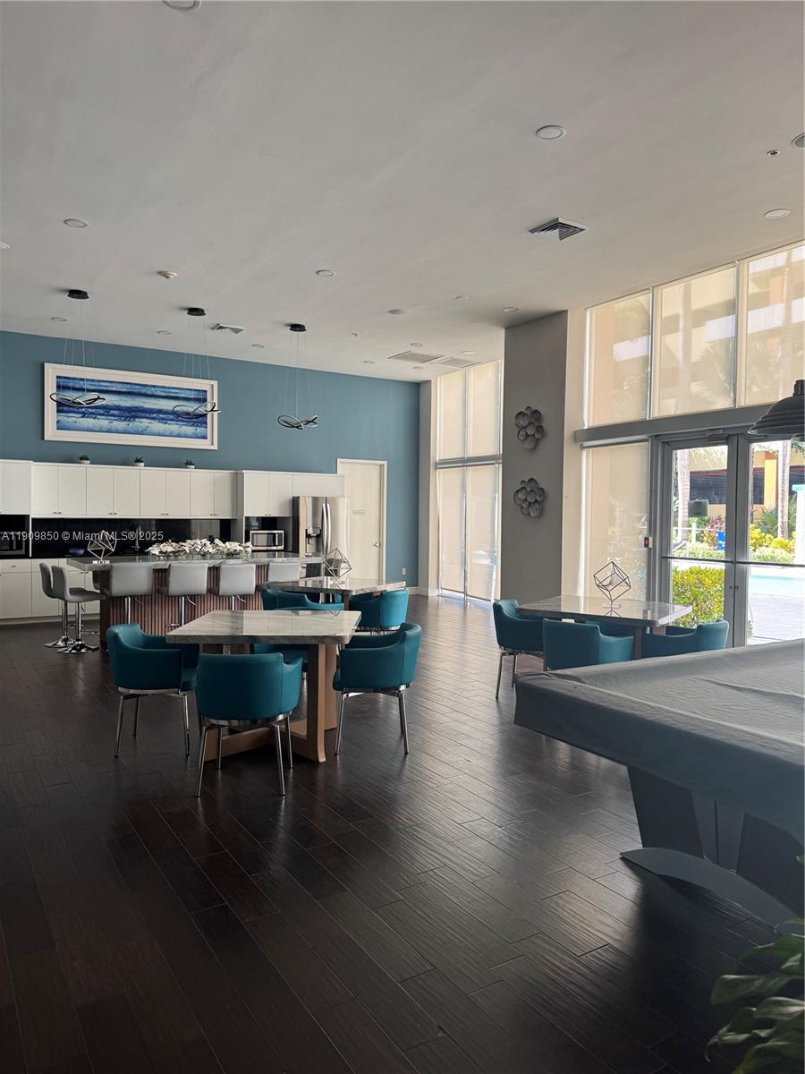 VENTURE AT AVENTURA EAST - Residential Lease