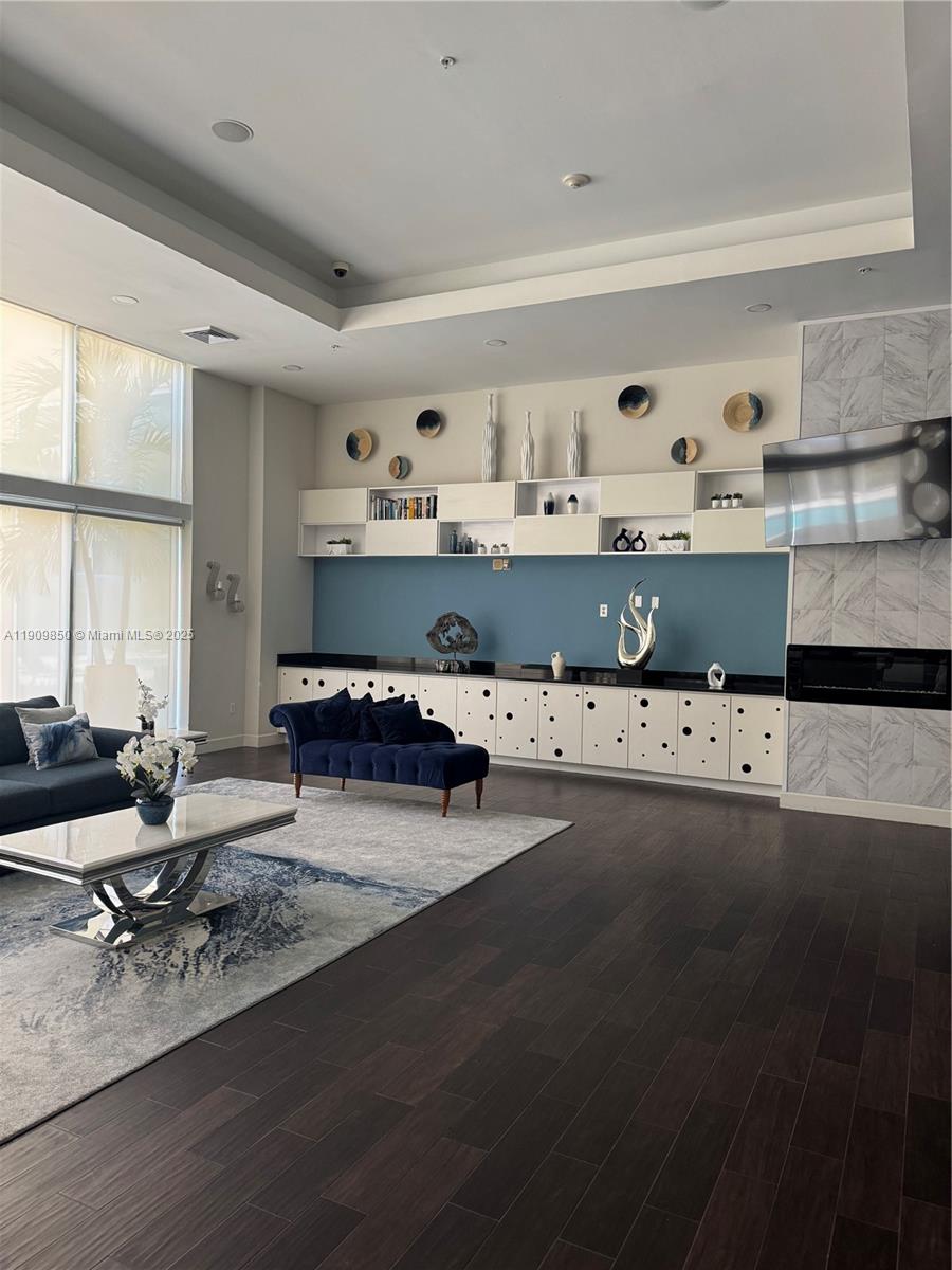 VENTURE AT AVENTURA EAST - Residential Lease