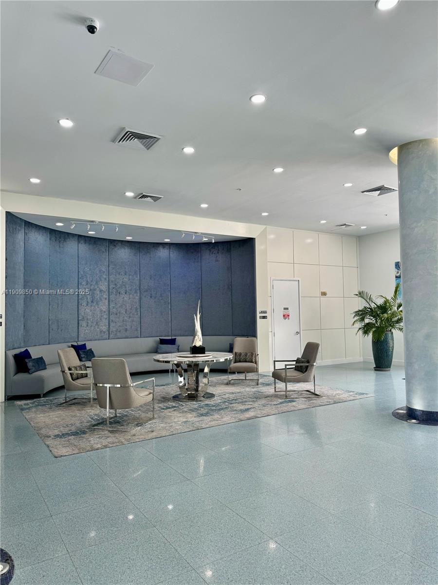 VENTURE AT AVENTURA EAST - Residential Lease