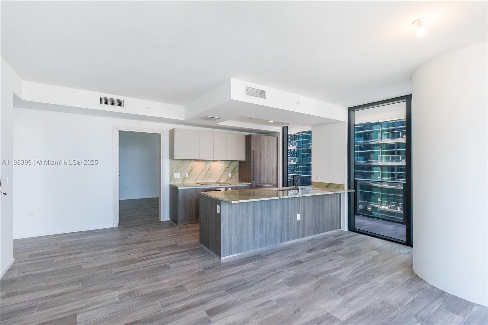 SLS LUX - Residential Lease