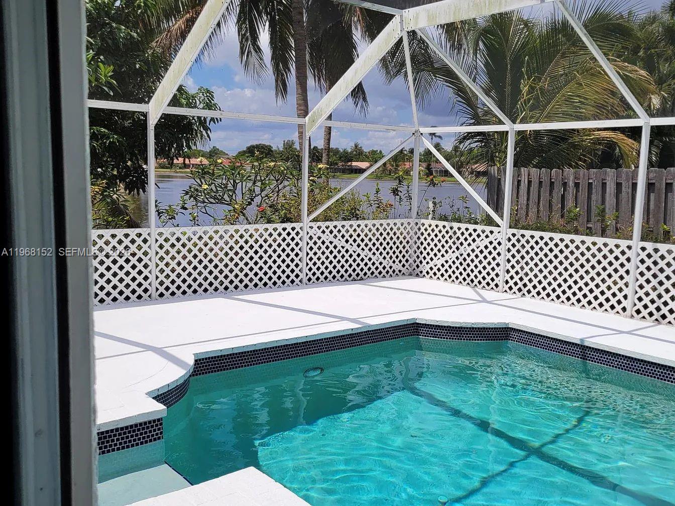 HIDDEN LAKE - Residential