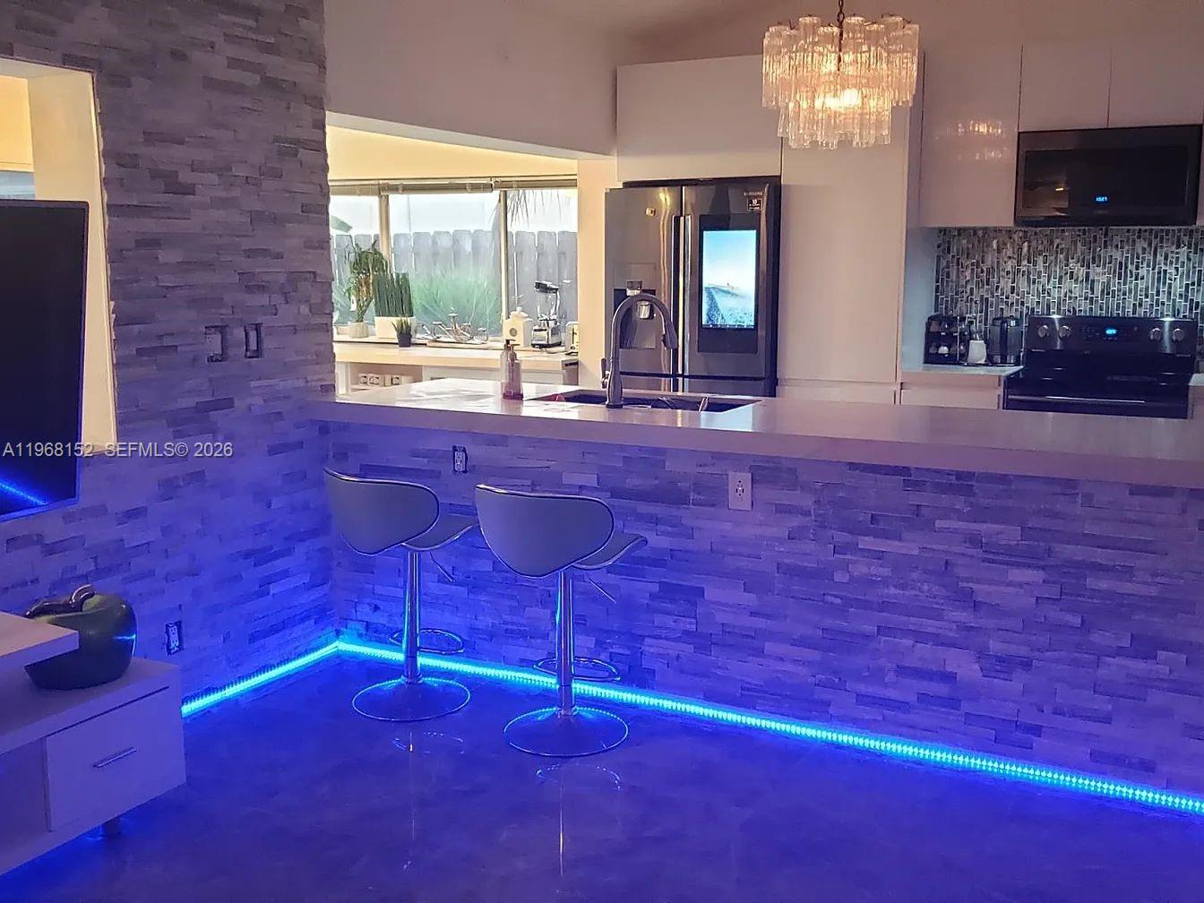 HIDDEN LAKE - Residential