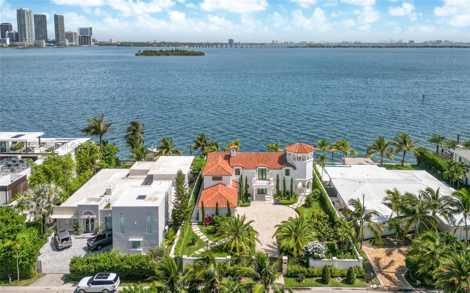 1001 N Venetian Dr