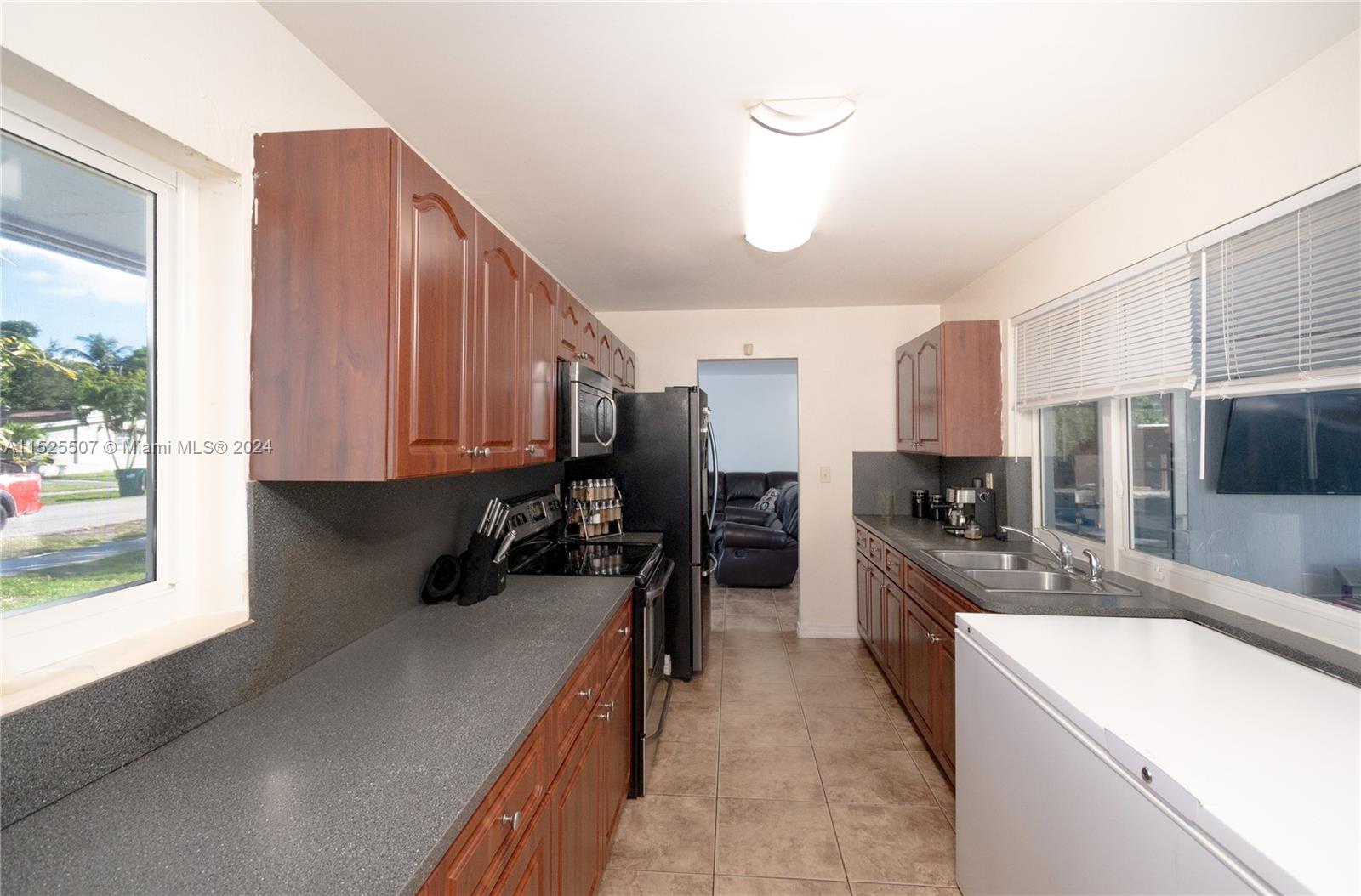 WINDWARD ESTS SEC 3 - Residential