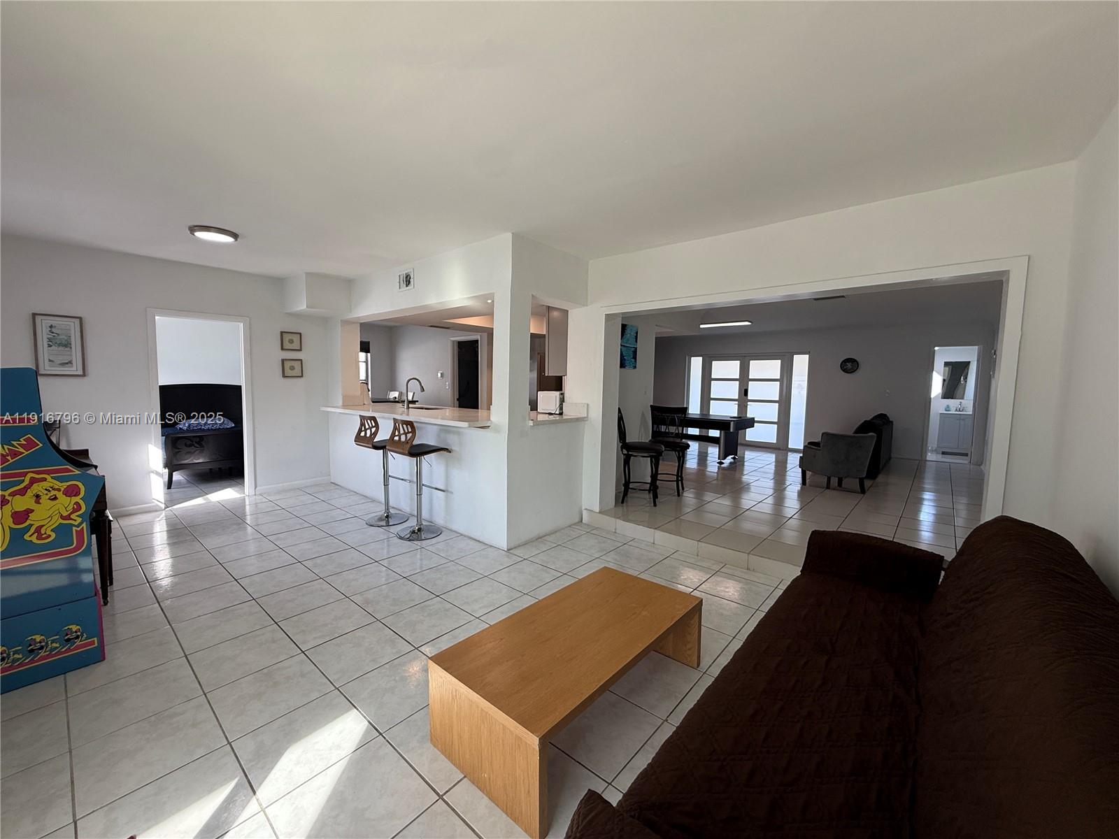 KNOLLS 2 SEC - Residential Lease