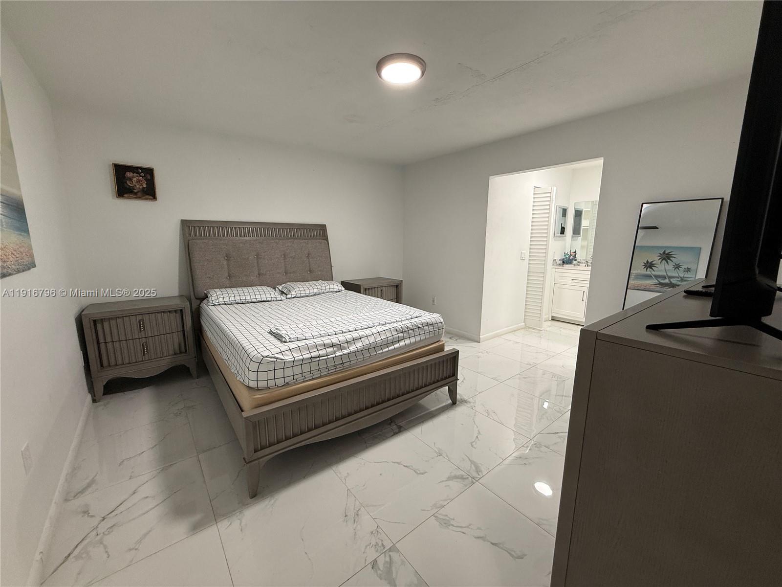 KNOLLS 2 SEC - Residential Lease