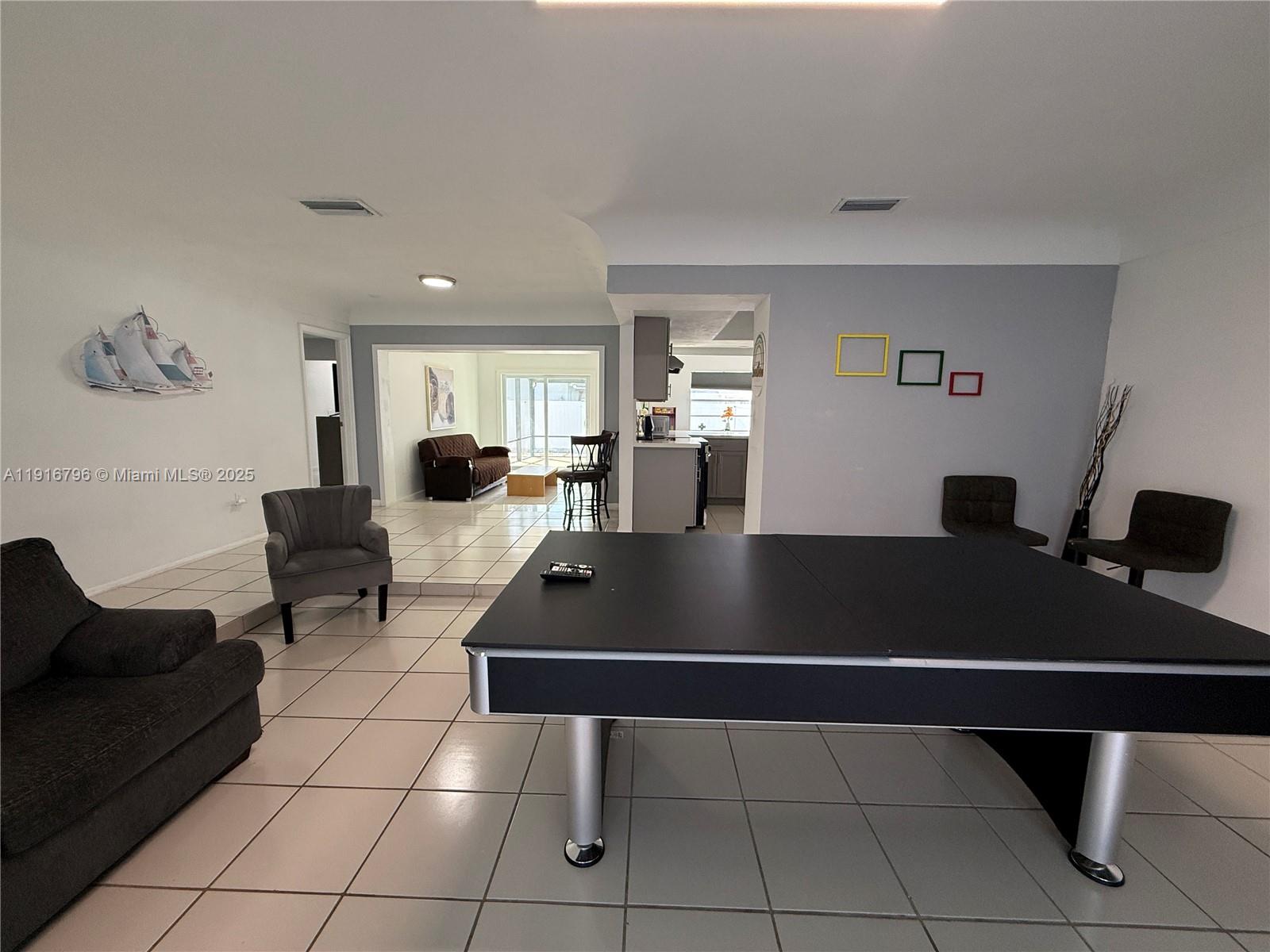 KNOLLS 2 SEC - Residential Lease