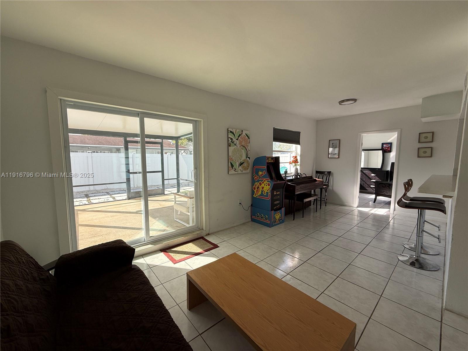 KNOLLS 2 SEC - Residential Lease