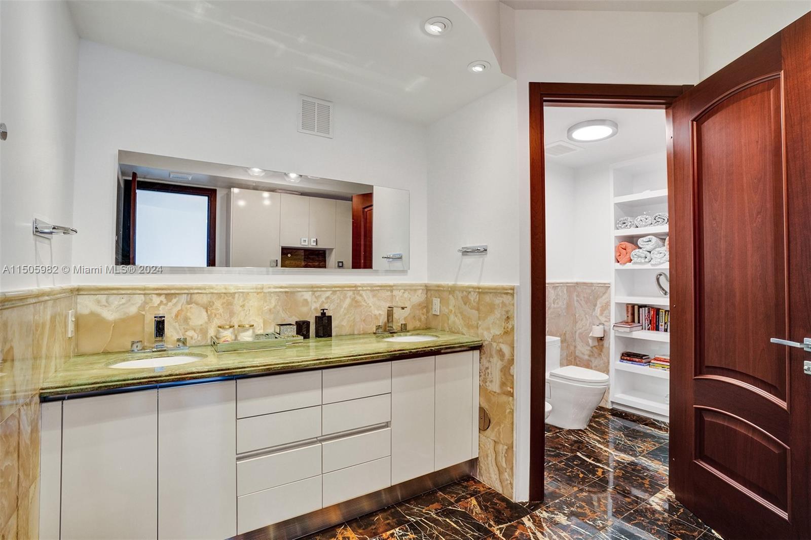 TRUMP ROYALE CONDO - Residential